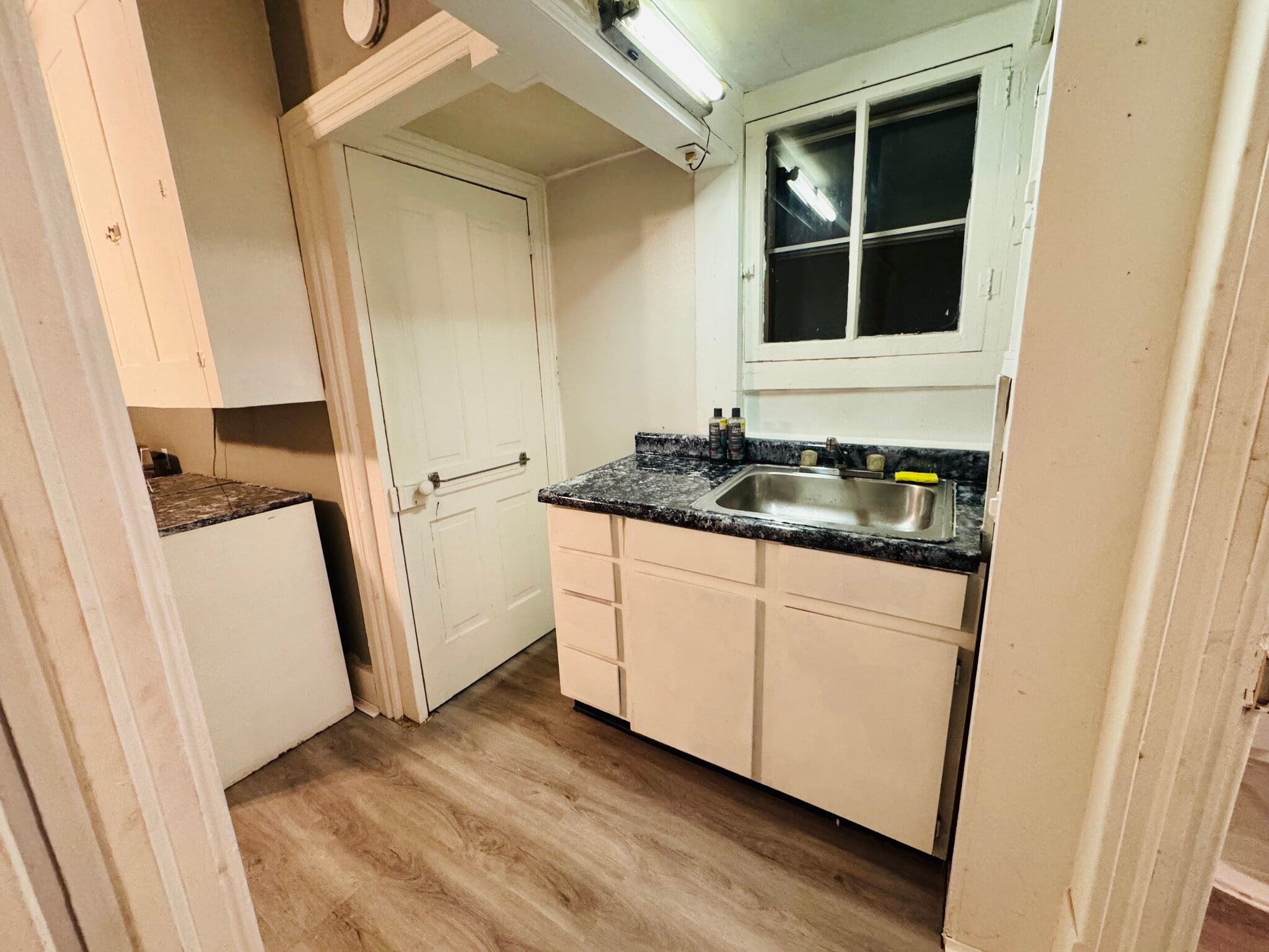 Building Photo - 195 D St