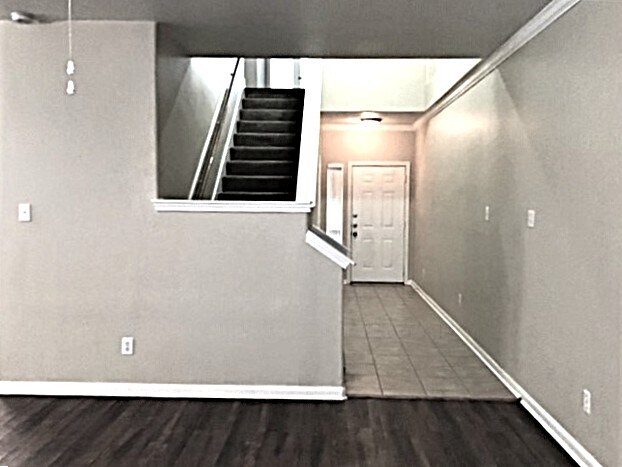 Building Photo - 9435 Spring Miller Dr