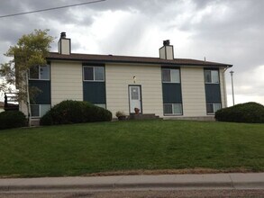 Building Photo - 402 Miller Ln