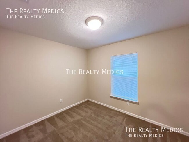 Building Photo - 6 Juniper Way