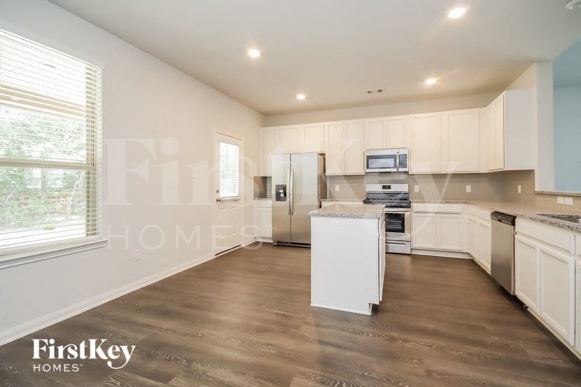 Building Photo - 119 Lk Wy Cir