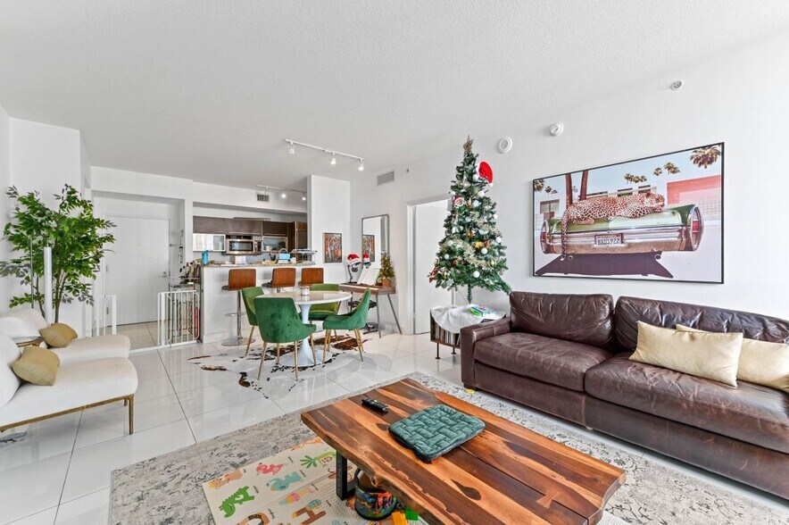 Building Photo - 550 Okeechobee Blvd