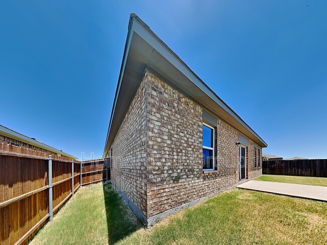 Building Photo - 424 Dove Creek Ln