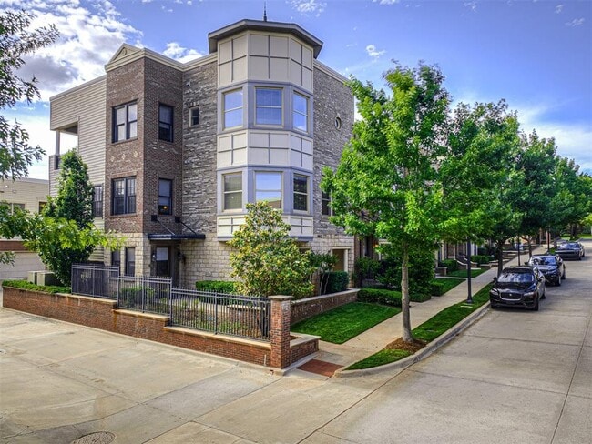 Building Photo - 209 N Geary Ave