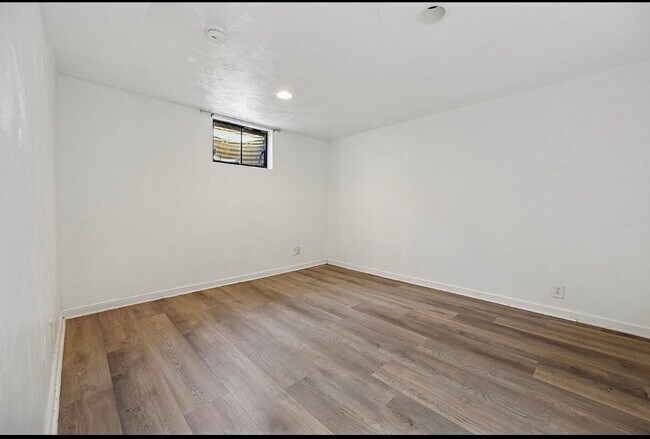Building Photo - 1431 Northview Dr