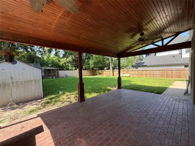 Building Photo - 1523 Glen Oaks Dr