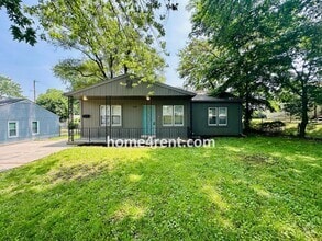 Building Photo - Cozy, Ranch Style Home w/ Stainless Steel ...