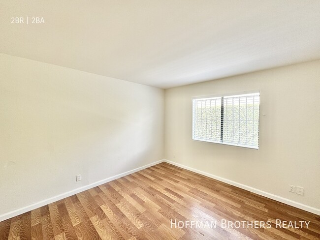 Building Photo - 5913 Woodman Ave