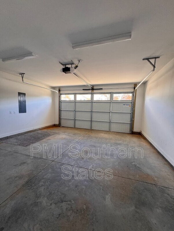 Building Photo - 401 Albus Dr