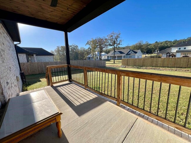 Building Photo - 9741 Meadow Creek Dr