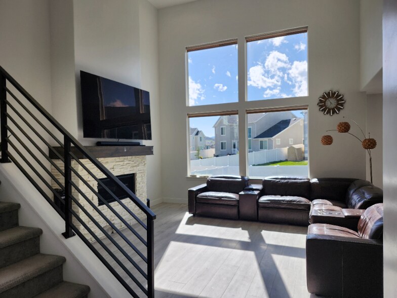 Building Photo - 99 N Lasalle Dr