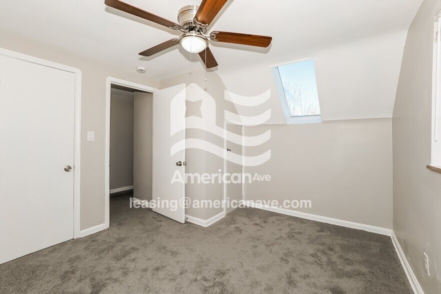 Building Photo - 14212 St James Ave