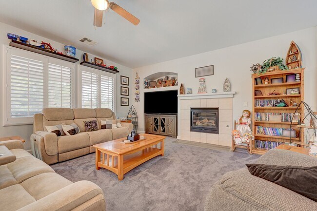 Building Photo - 4 Bedroom With a Pool in North Las Vegas- ...