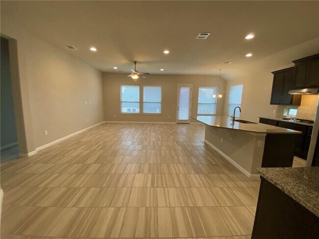 Building Photo - 720 Kingston Pl