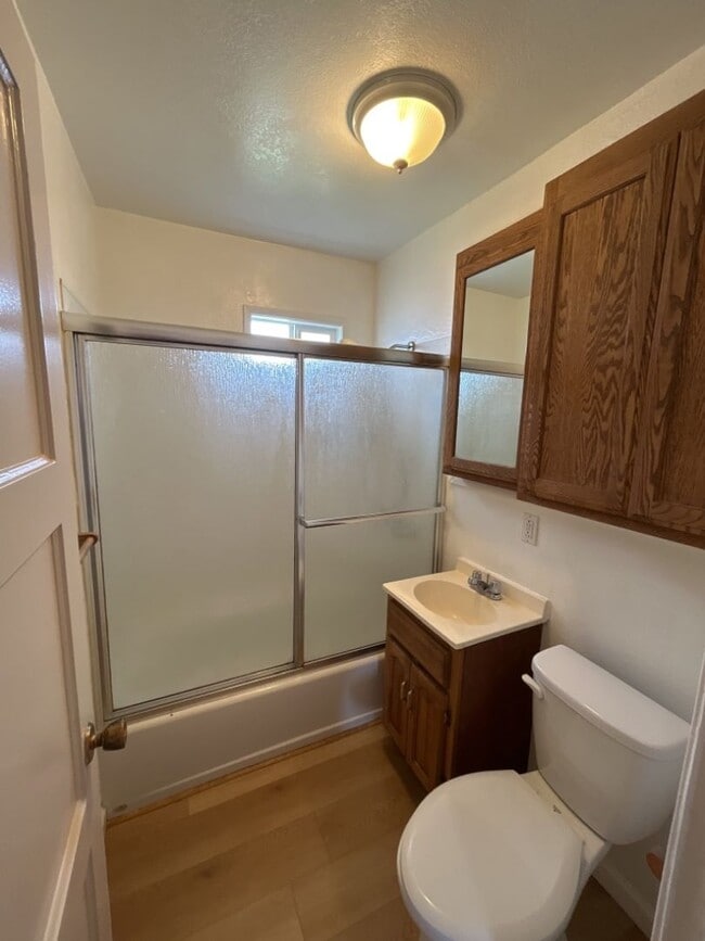 Building Photo - Cozy 2 Bed 1 Bath King Salmon home within ...