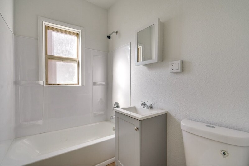 Building Photo - 2828 S Moreland Blvd