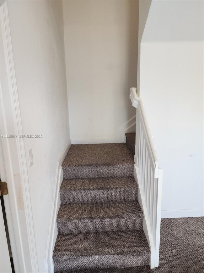 Building Photo - 452 NW 12th Pl