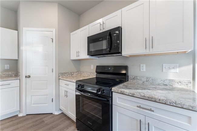 Building Photo - 6812 Memphis