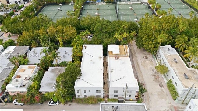 Building Photo - 736 12th St