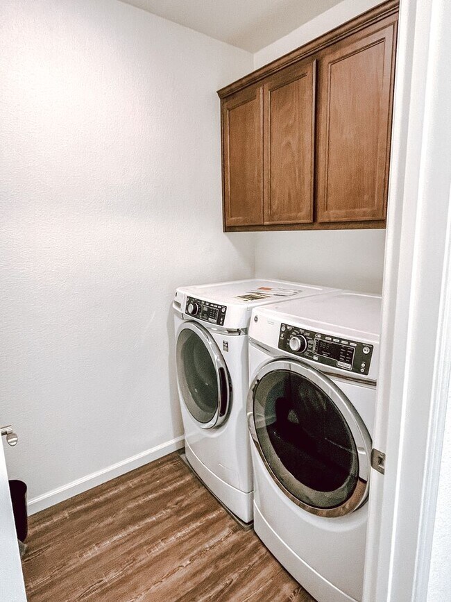 Building Photo - Upgraded Dublin Townhome near Emerald Park Elementary