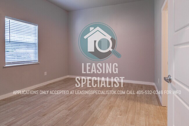 Building Photo - AMAZING NORMAN HOME AVAILABLE TO PRE-LEASE...