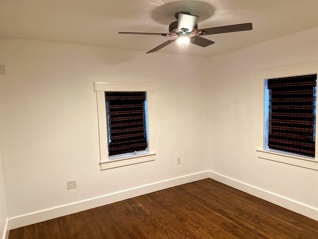 Building Photo - 125 Maple St