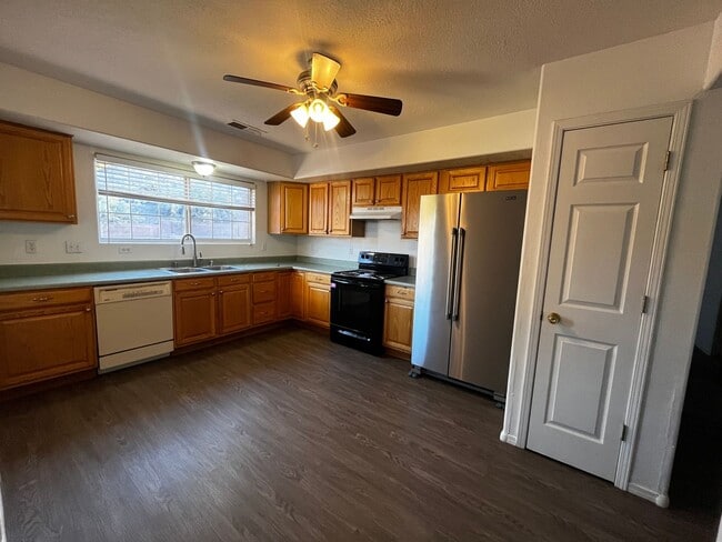 Building Photo - Beautiful 5 bedroom home located in Rio Rancho - Northern and Broadmoor 2200 sq ft