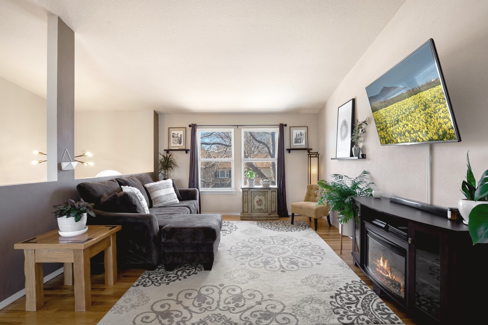 Main level living room - 500 Broadview Dr