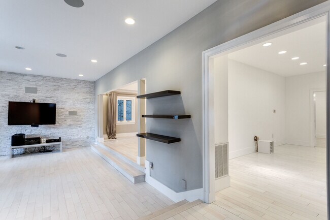 Building Photo - 4611 Charleston Terrace NW