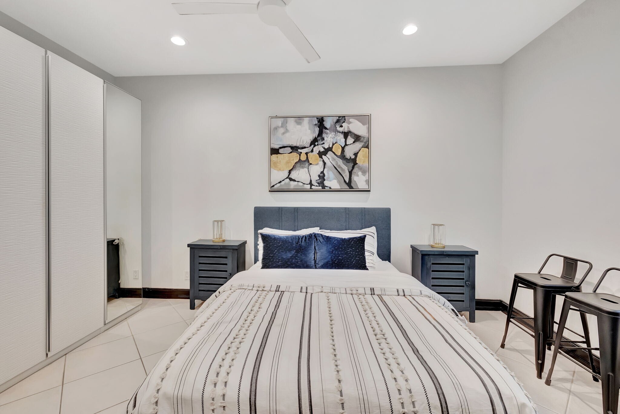 Building Photo - 2309 NE 9th Ave