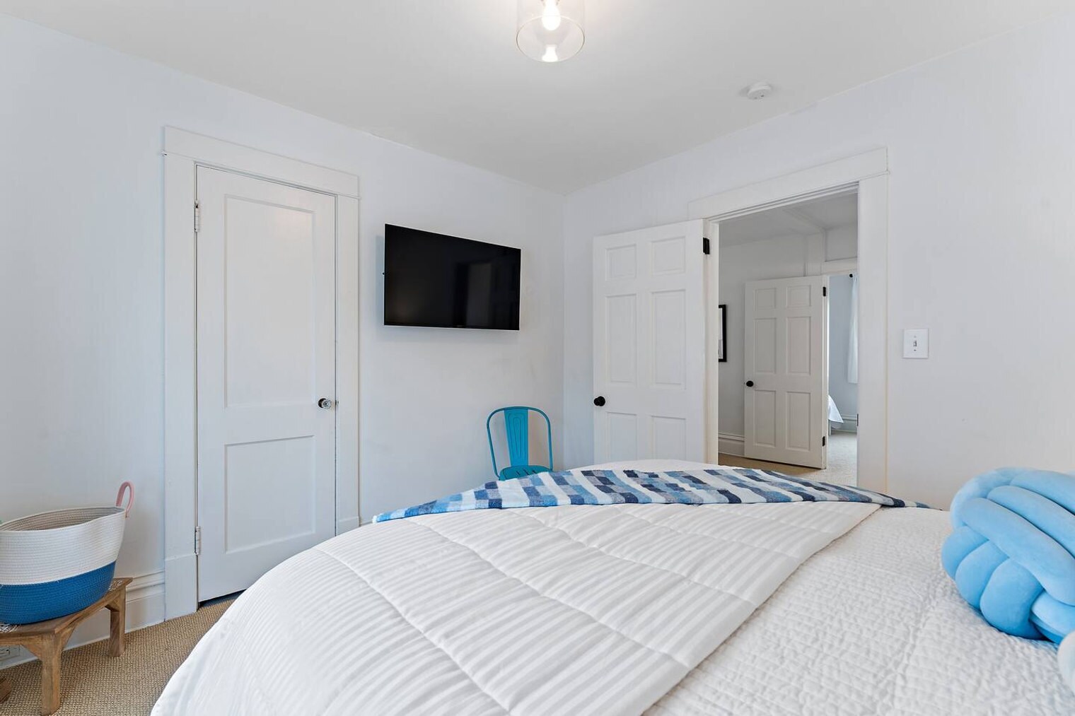 Building Photo - 131 Broadway Ave N