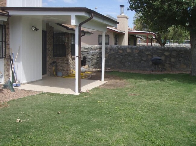 Building Photo - 746 Martha Gale Dr
