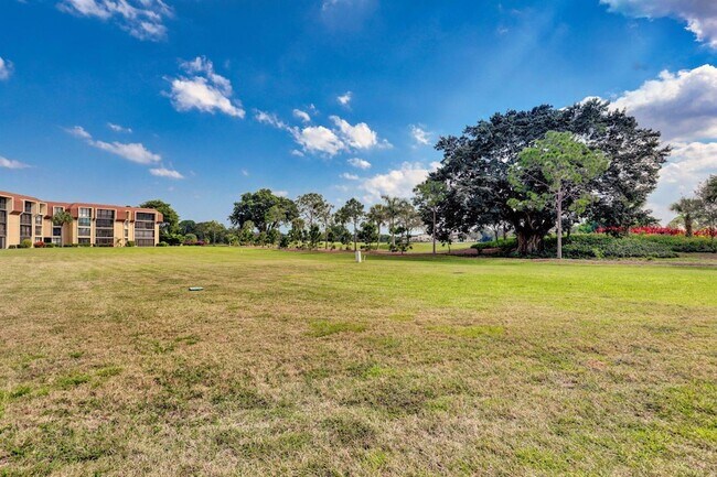 Building Photo - 5390 Woodland Lakes Dr