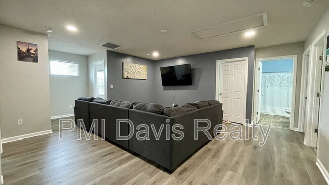 Building Photo - 11814 Lindsey Lake Drive