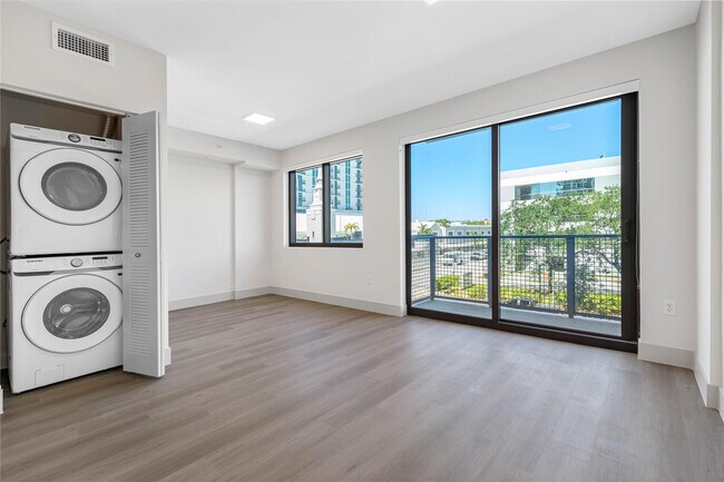 Building Photo - 1770 S Young Cir