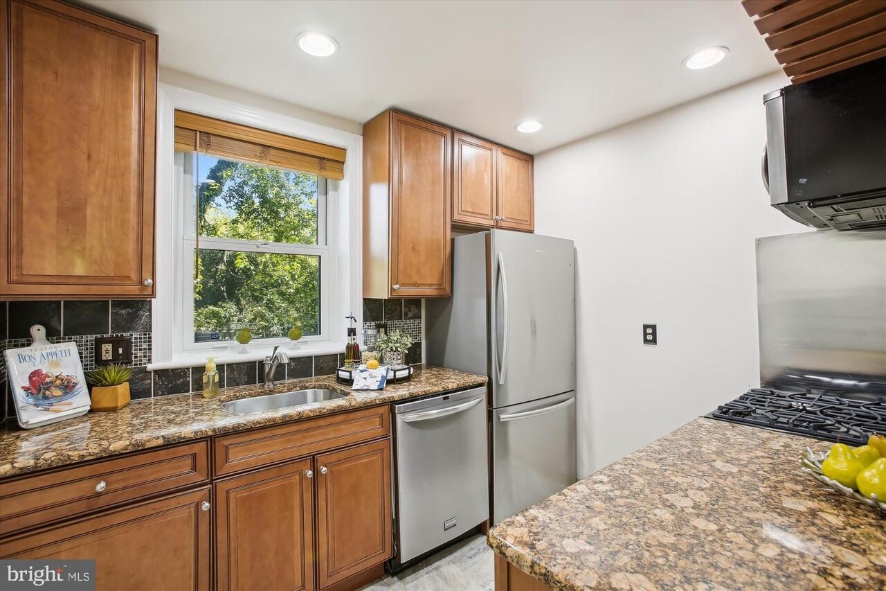 Building Photo - 127 Dale St