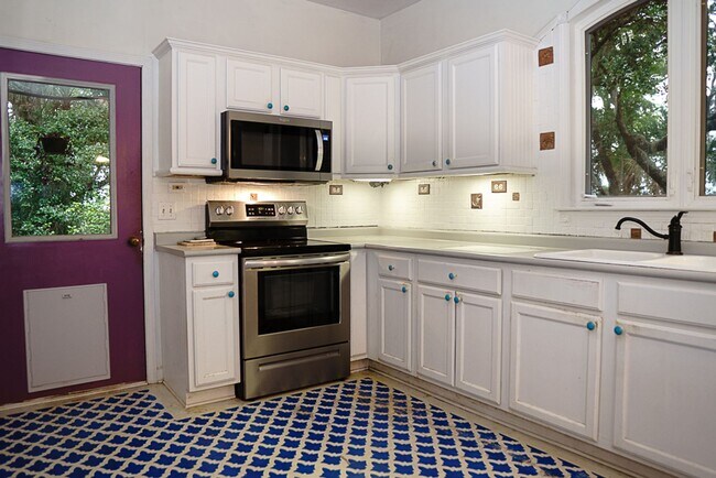 Building Photo - Amazing sunsets at this waterfront home