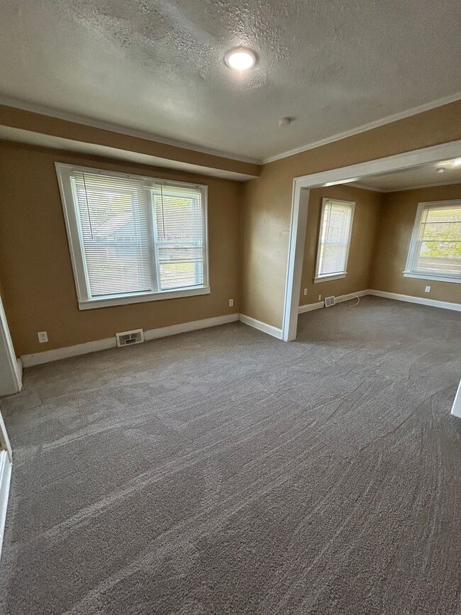 Building Photo - Coming Soon!! 2 Bed 1 Bath House!! $1063.00