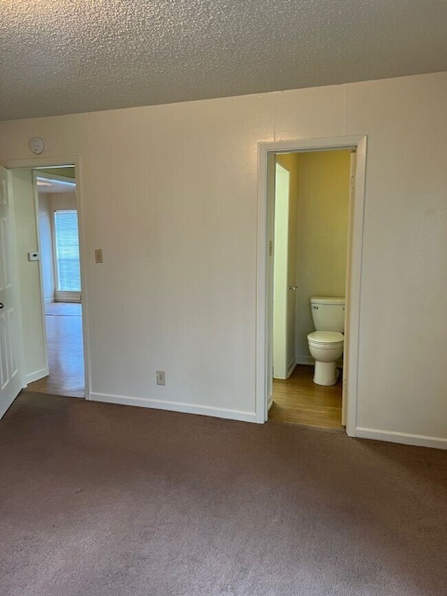 Building Photo - 2 bed 1 bath Duplex in Georgetown