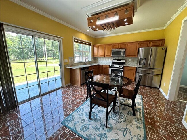 Building Photo - 8965 Friarbridge Dr