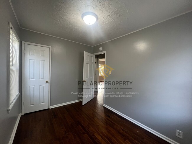 Building Photo - Minutes to the Indy 500 Track, 2 Bedroom, ...