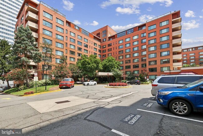 Building Photo - 1021 Arlington Blvd