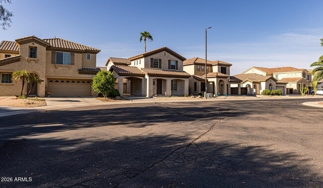 Building Photo - 2051 E Carla Vista Dr