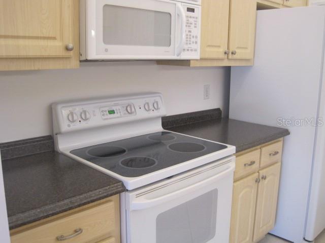 Building Photo - 102 Oakridge Ct