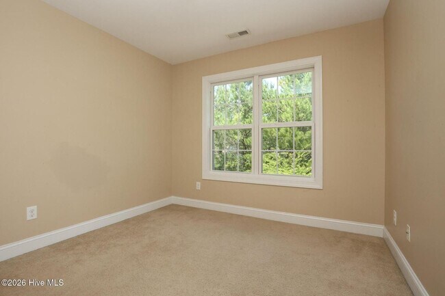 Building Photo - 204 Willoughby Ln