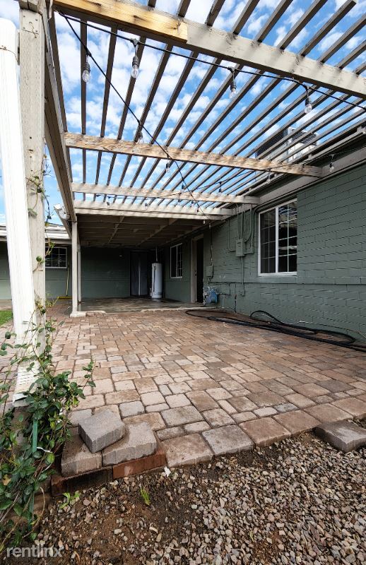 Building Photo - 4 br, 1.5 bath House - 2008 West Earll Drive