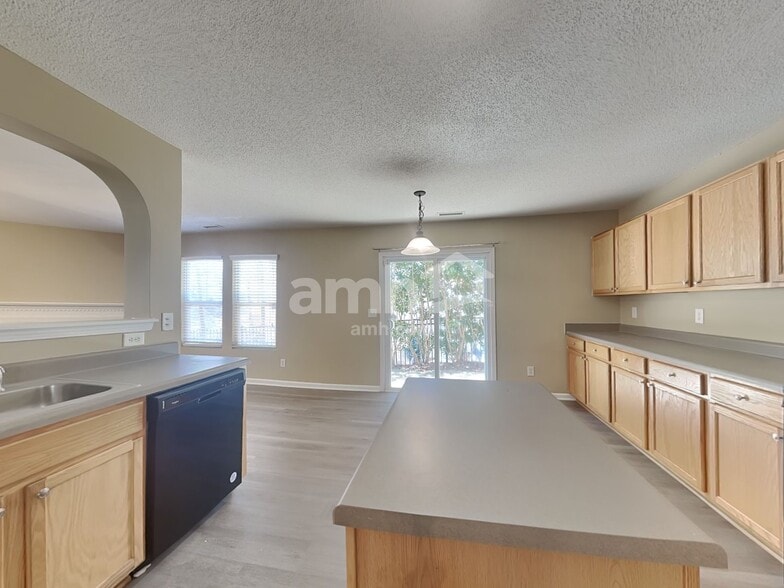 Building Photo - 37 Valleyfield Dr