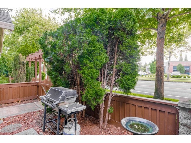 Building Photo - Amberglen Neighborhood 3 Bed 2.5 Bath Townhome w/ Garage, A/C, Washer & Dryer~ Convenient to ONPR...