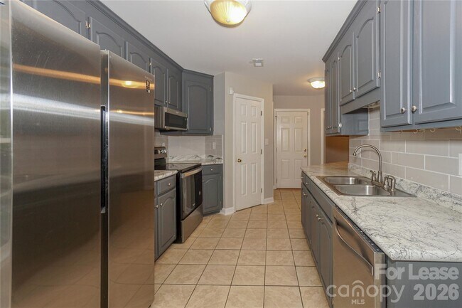 Building Photo - 840 Emerson Dr