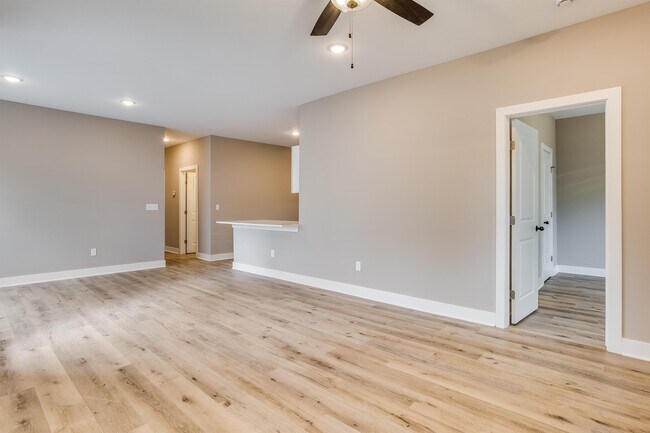 Building Photo - 1617 S Limuel St